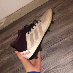 WOMENS ADIDAS PREDATOR SOCCER CLEATS